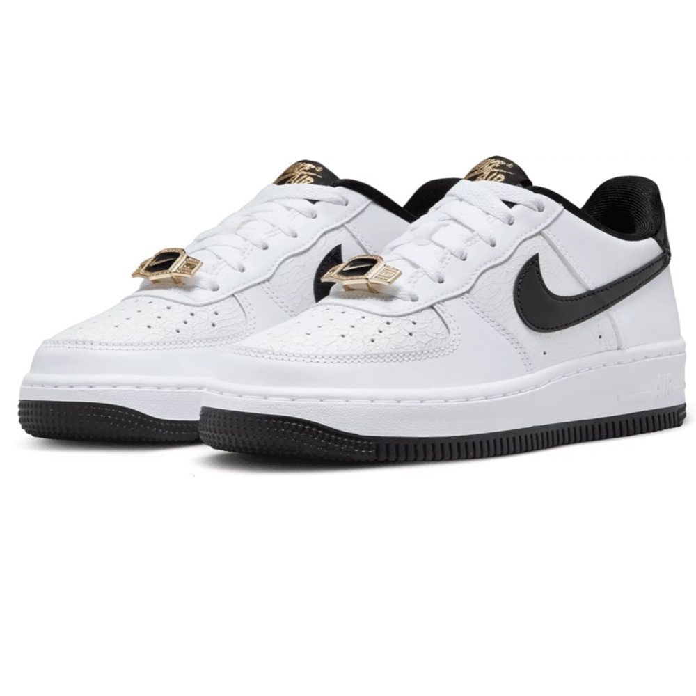 NEW Sz 6Y Kids unisex or women’s size 7.5 NIKE AIR FORCE 1  black, white & gold